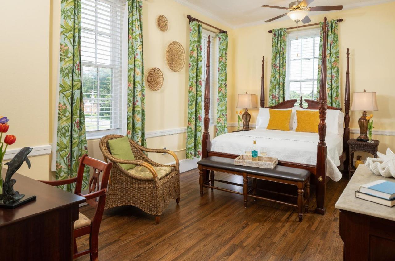 Bed and Breakfast Magnolia Manor And Chapel Humboldt Екстер'єр фото